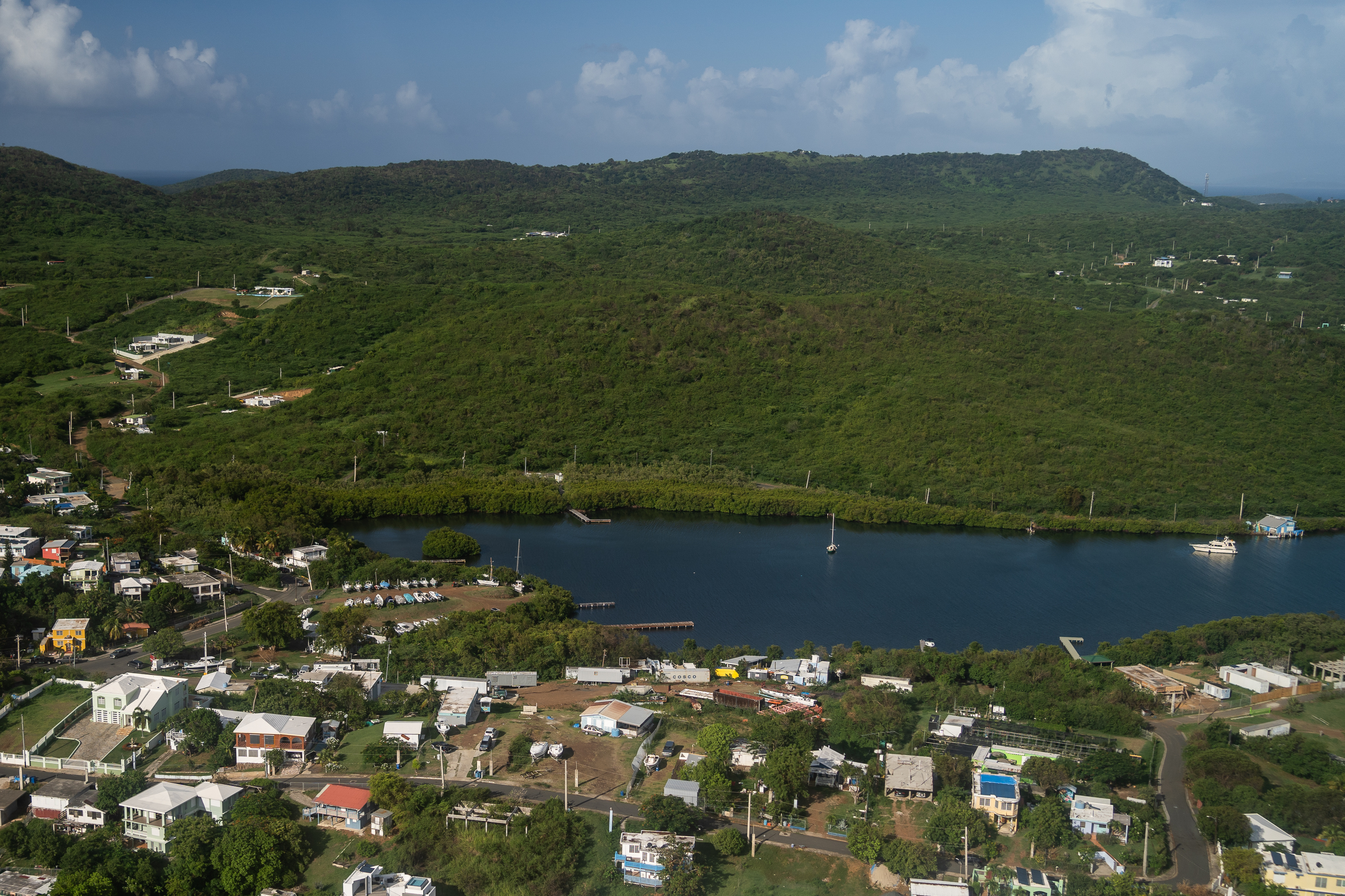 Foto de un lago de Puerto Rico